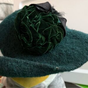 Elegant Green Felt Hat with Silk Floral Accent